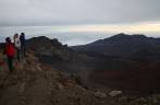 Observando a gigantesca cratera do vulcão Haleakala, em Maui, no Havaí